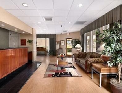 Baymont By Wyndham Paris Motel Interior foto