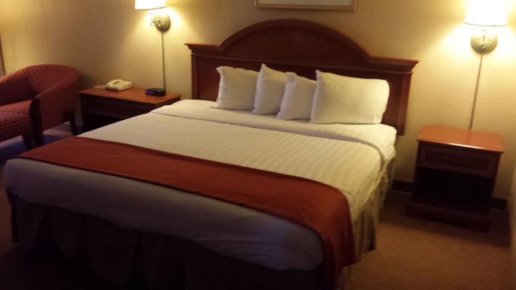 Baymont By Wyndham Paris Motel Ruang foto