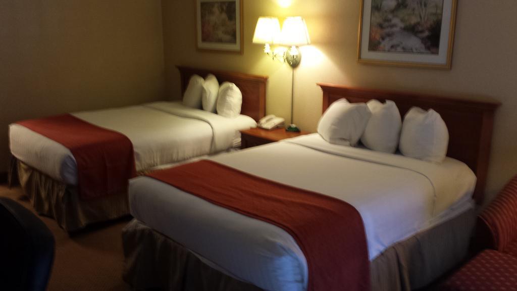 Baymont By Wyndham Paris Motel Ruang foto